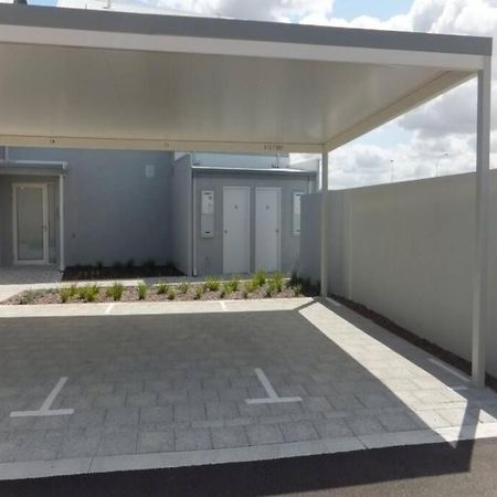 Modern Luxury 1 Bedroom Apartment - Walk To The Shops! Free Wifi Clarkson Exteriör bild