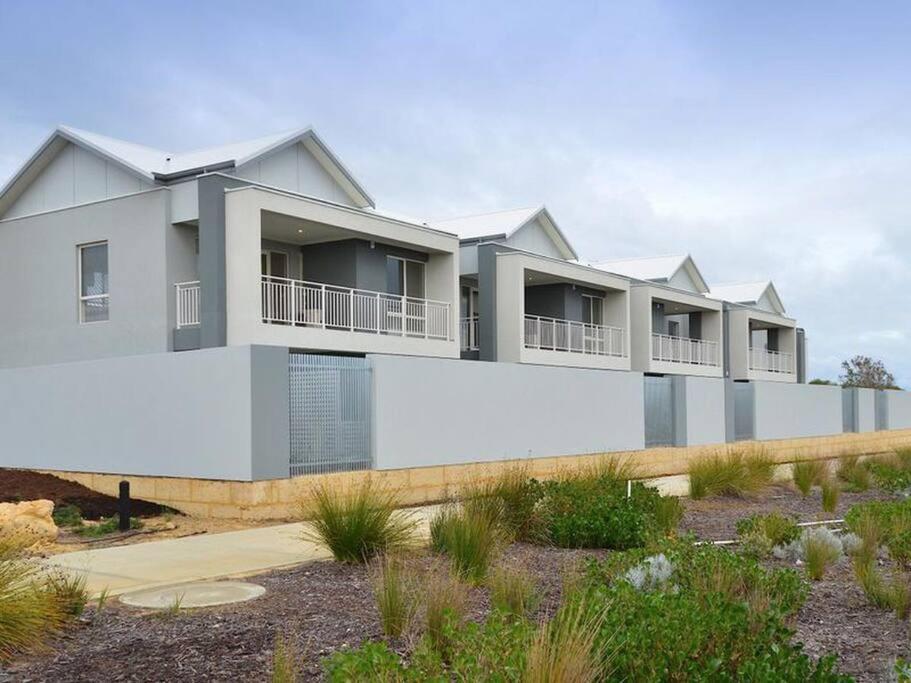 Modern Luxury 1 Bedroom Apartment - Walk To The Shops! Free Wifi Clarkson Exteriör bild